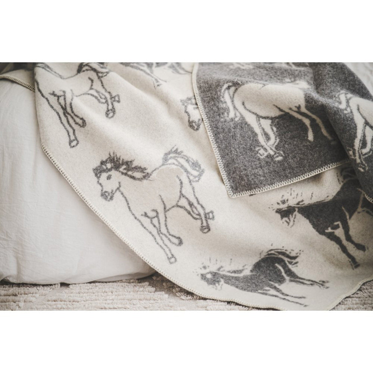 Horse Blanket: Natural New Zealand Wool Reversible Throw (130x200cm)