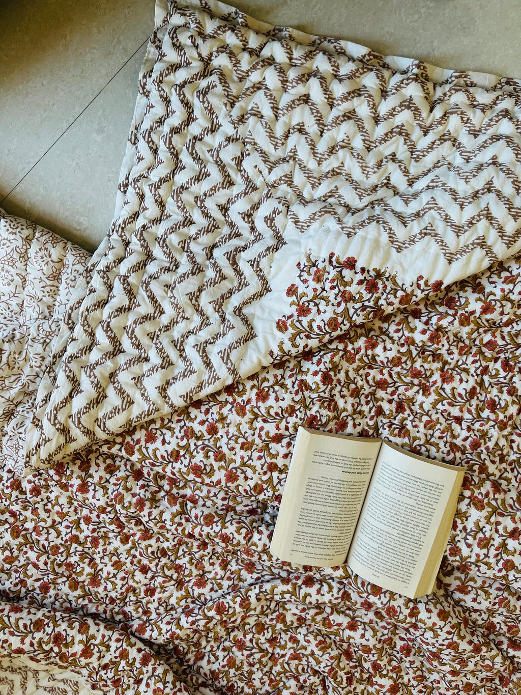 Hand Block Print Cotton Quilt: Reversible Jaipuri Razai