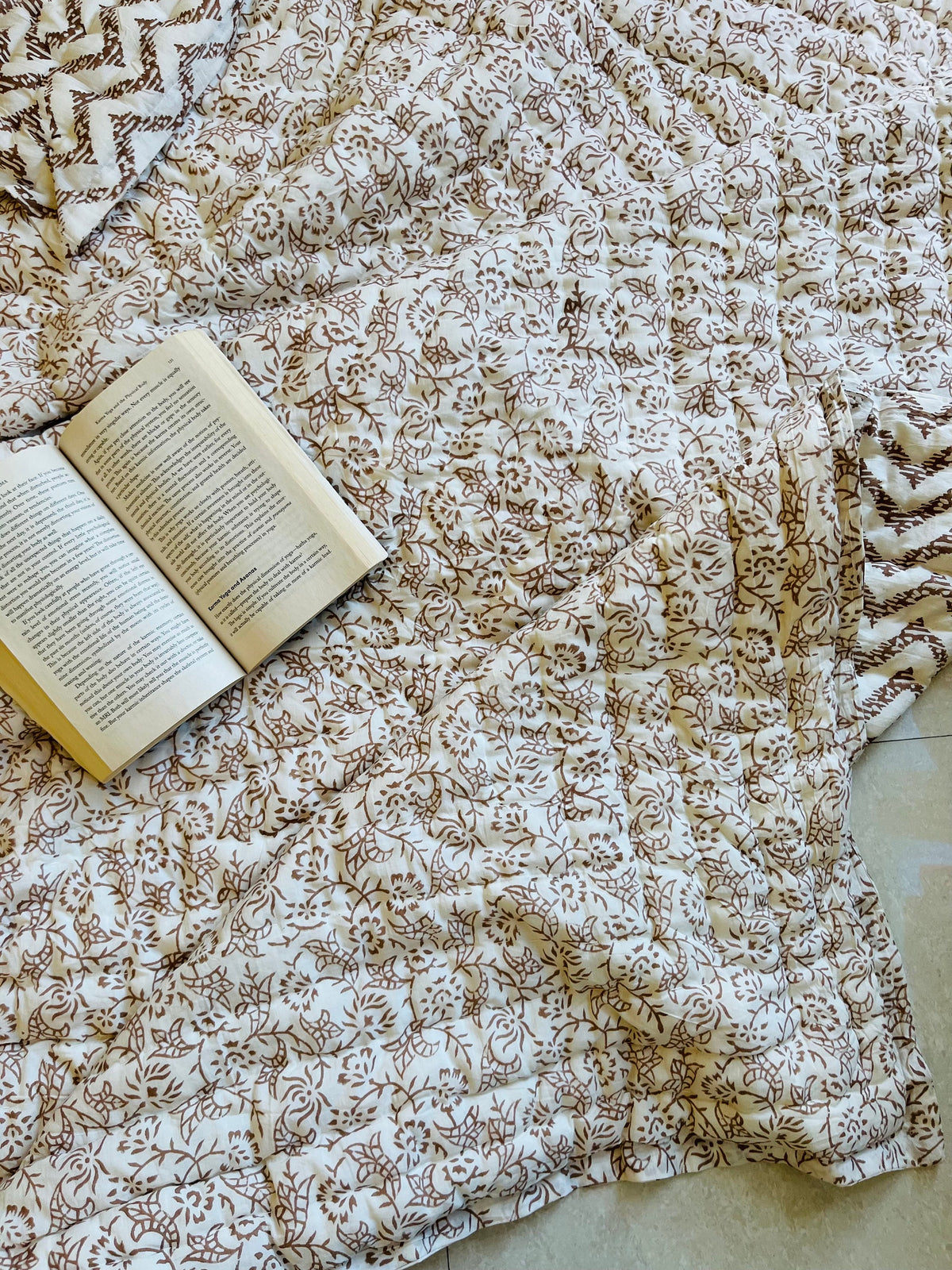 Hand Block Print Cotton Quilt: Reversible Jaipuri Razai