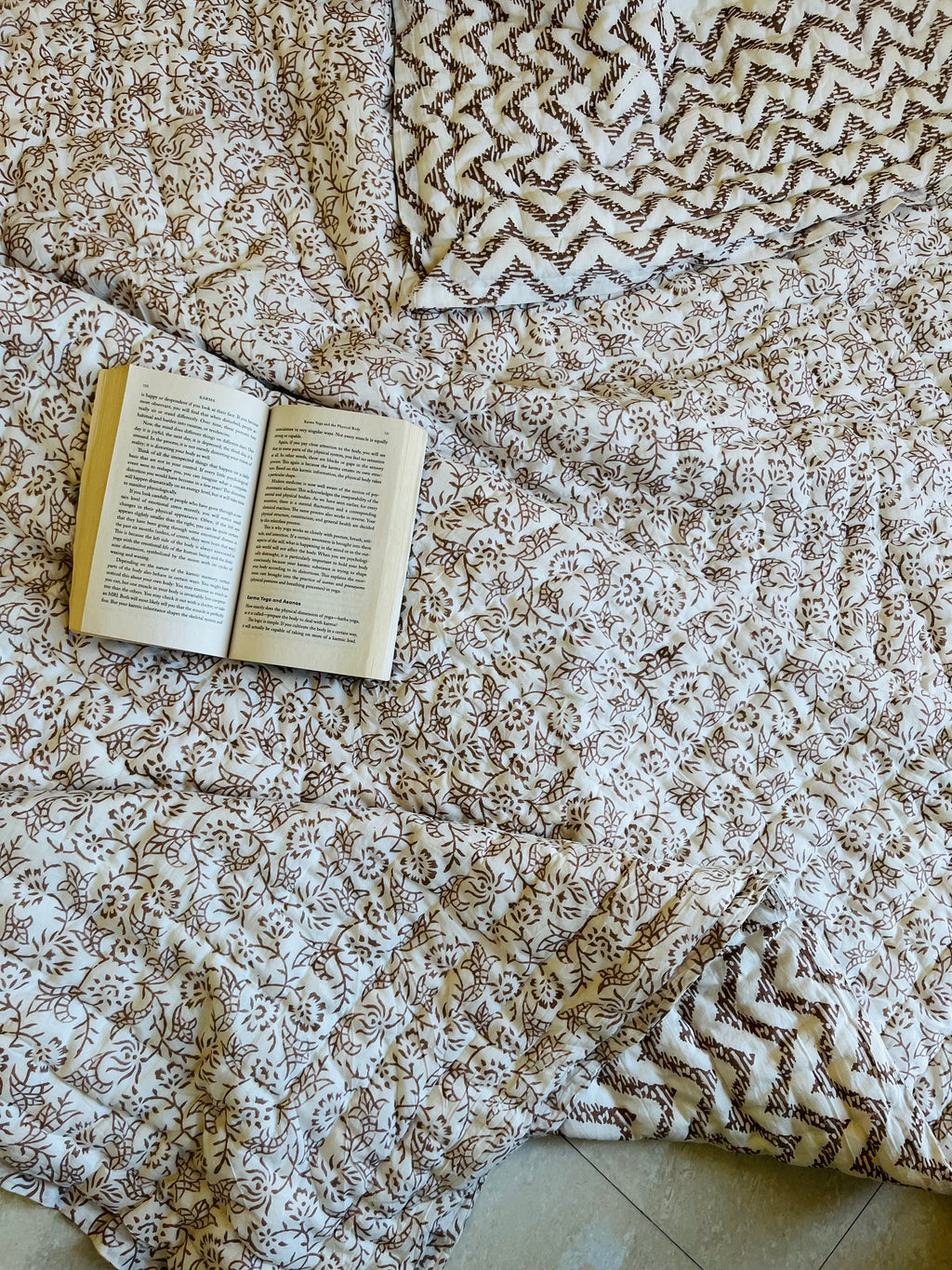 Hand Block Print Cotton Quilt: Reversible Jaipuri Razai