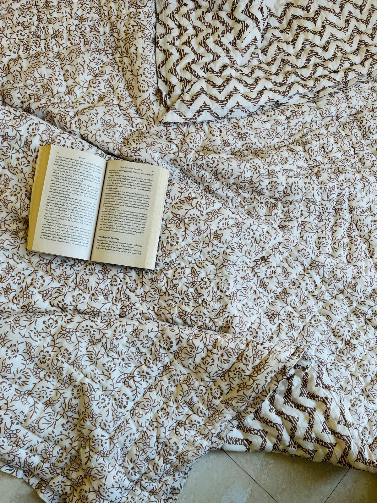 Hand Block Print Cotton Quilt: Reversible Jaipuri Razai