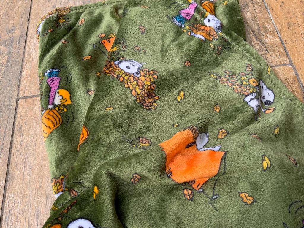 Snoopy Fall Raking Leaves Plush Throw Blanket, Olive Green Autumn Fleece Throw, Charlie Brown Harvest Couch Bed Blanket Gift