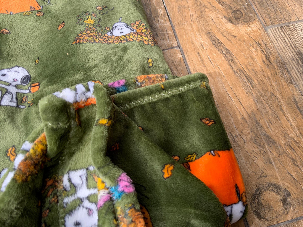 Snoopy Fall Raking Leaves Plush Throw Blanket, Olive Green Autumn Fleece Throw, Charlie Brown Harvest Couch Bed Blanket Gift