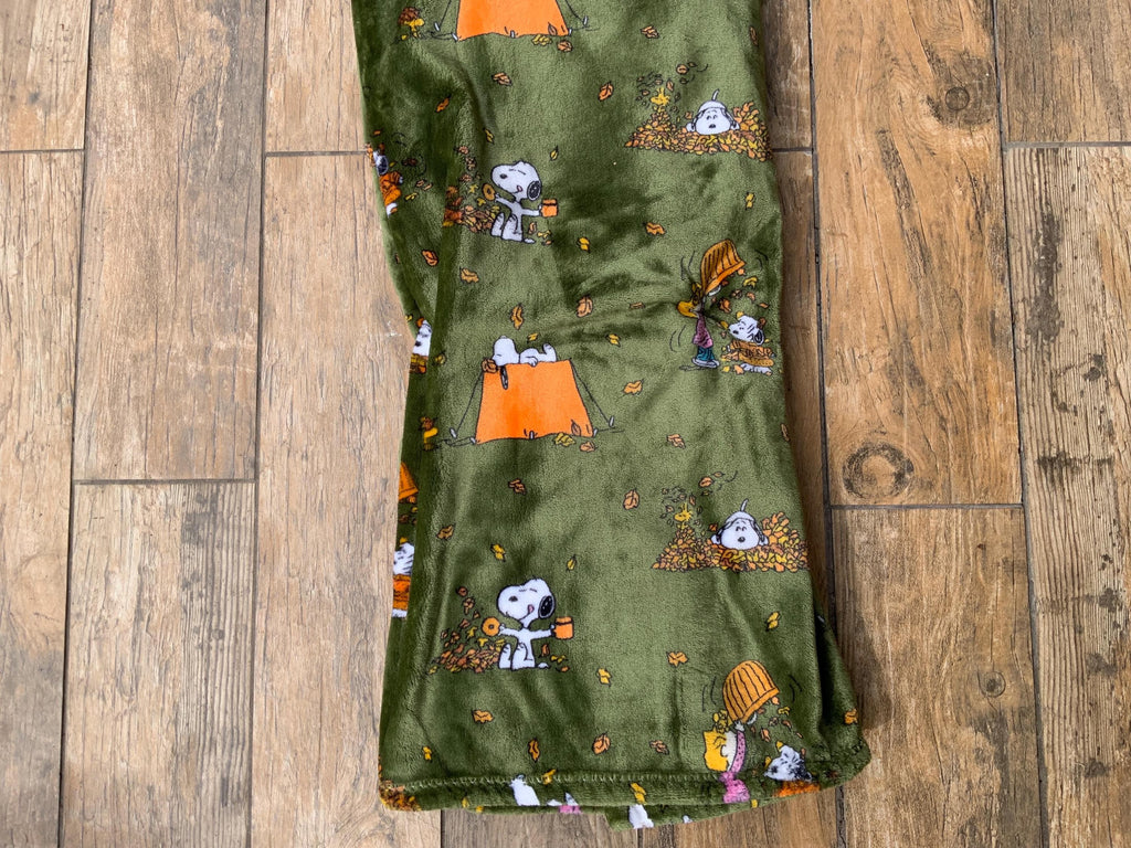 Snoopy Fall Raking Leaves Plush Throw Blanket, Olive Green Autumn Fleece Throw, Charlie Brown Harvest Couch Bed Blanket Gift